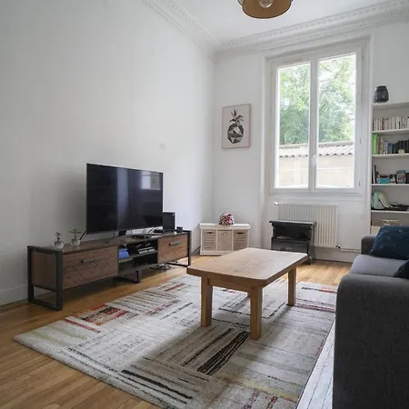 Charming On The Place D'italie Apartment *